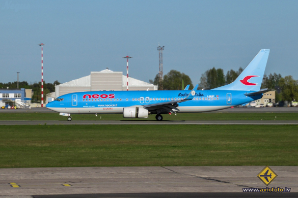 Boeing 737-86N